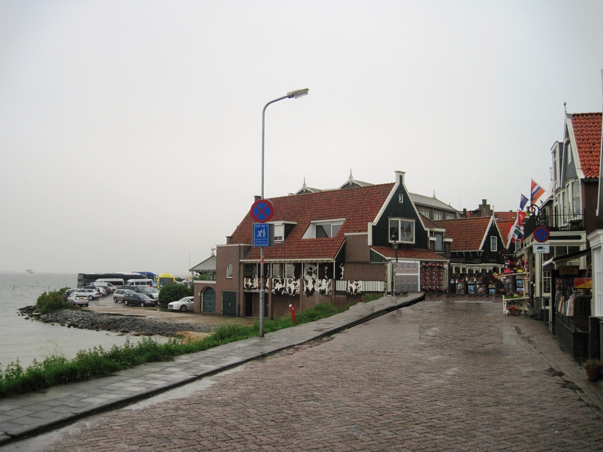 23- Volendam- Panoramica  di un angolo della città